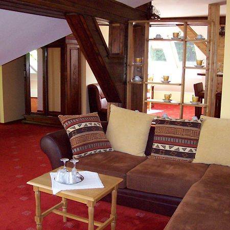 Pensiunea Crocus - Sauna & Billiard Poiana Brasov Ngoại thất bức ảnh
