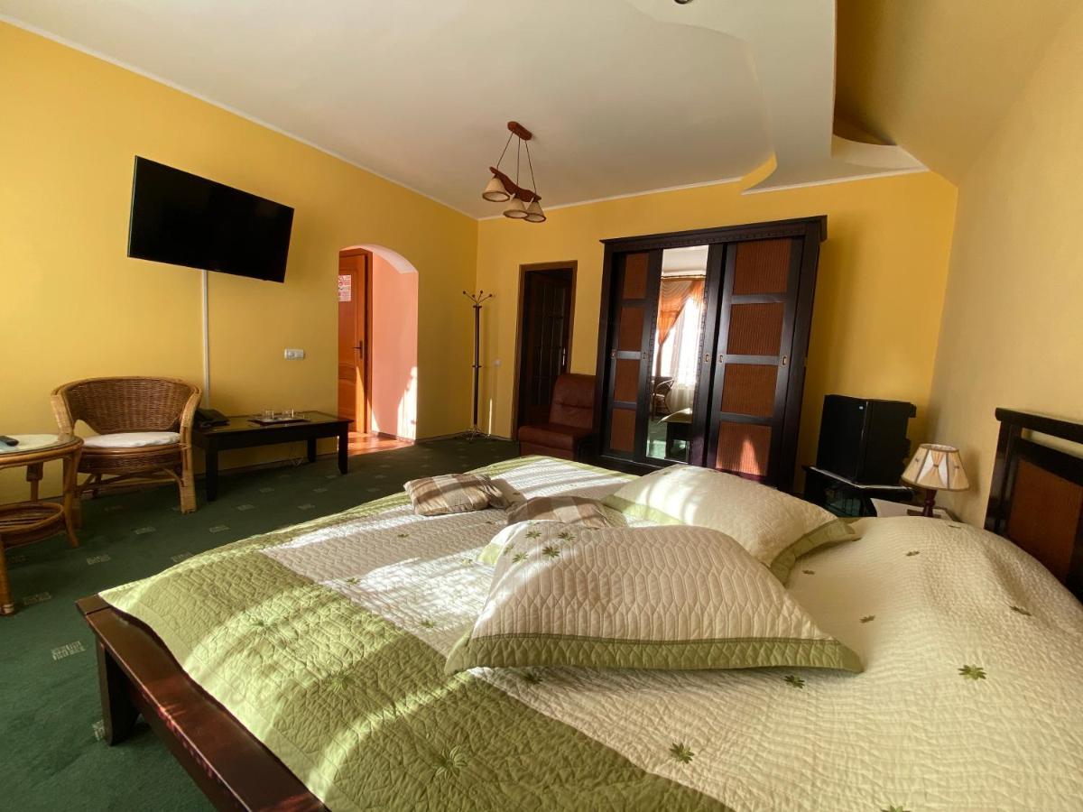 Pensiunea Crocus - Sauna & Billiard Poiana Brasov Ngoại thất bức ảnh